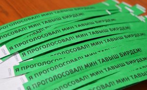 В Казани на избирательном участке местных жителей встретил ансамбль с народными песнями — видео