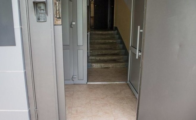 В Набережных Челнах вернулись к ежедневной дезинфекции подъездов жилых домов