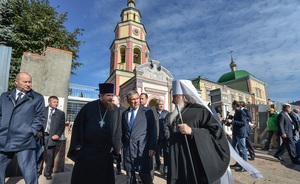 Минниханов ознакомился с ходом реконструкции Галеевской мечети и Церкви сошествия Святого Духа