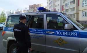 В Нижнекамске неизвестный на крыше девятиэтажки угрожает полицейским