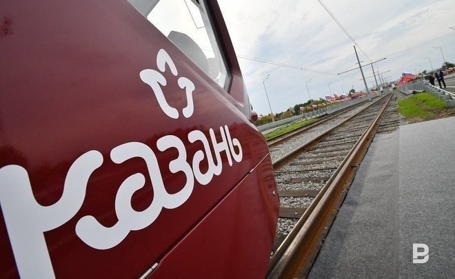 На улице Девятаева в Казани грузовик повредил контактную сеть — приостановлено движение трамваев