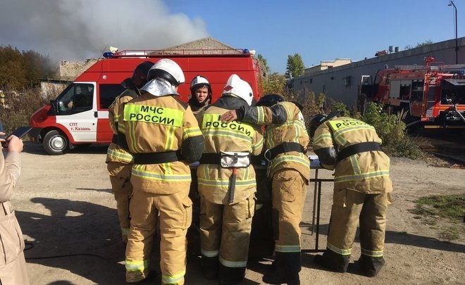 В Зеленодольском районе Татарстана загорелся дом и надворные постройки