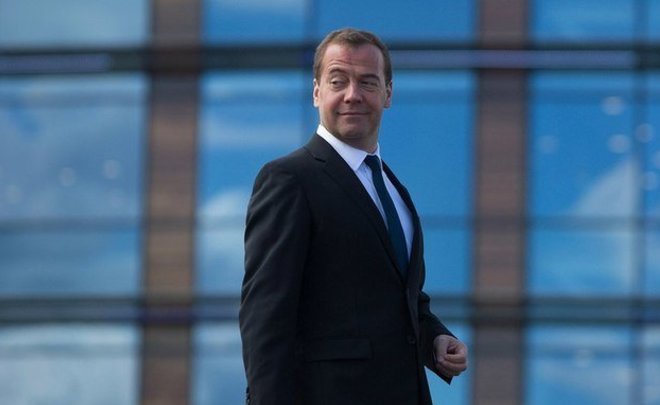 Медведев предложил пересмотреть налог на движимое имущество