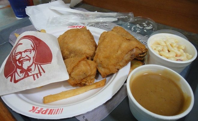 KFC в России начала собирать заказы в формате «навынос»