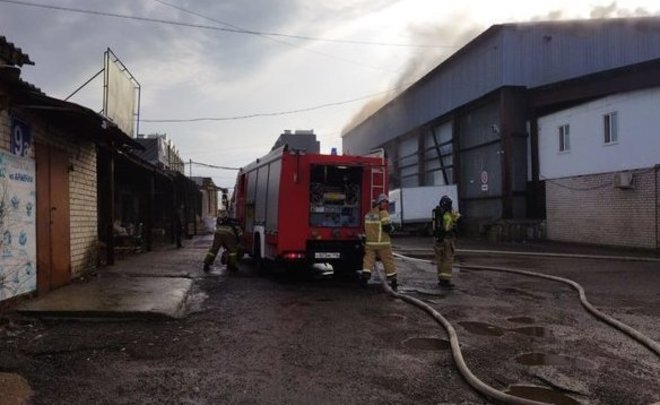 В Казани ликвидировали открытое горение на складе на Портовой улице