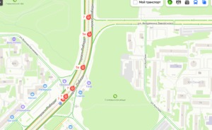 В Казани на проспекте Победы встали трамваи — люди идут до остановки пешком