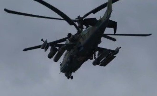 Минобороны показало кадры уничтожения вертолетами ангара ВСУ с вооружением