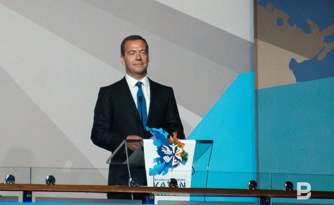 Медведев пообещал увеличить кредиты для регионов в полтора раза до 291 миллиарда рублей
