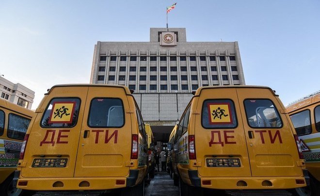 Мишустин выделил 5 млрд рублей на школьные автобусы