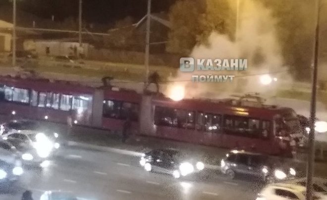 В Казани сегодня вечером загорелся трамвай