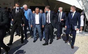 Президент Татарстана прибыл в Нижнекамск на церемонии открытия газопровода и спортивных объектов