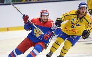 Сборная России по хоккею проиграла Швеции со счетом 1:2 на Кубке мира