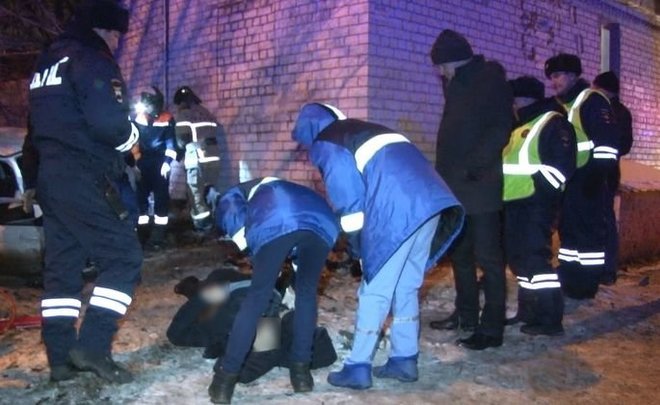 От удара номера отпечатались на стене: появились фото смертельного ДТП в Казани