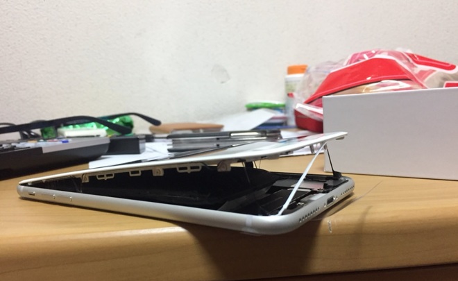 Apple расследует случаи вздутия батарей в iPhone 8 Plus