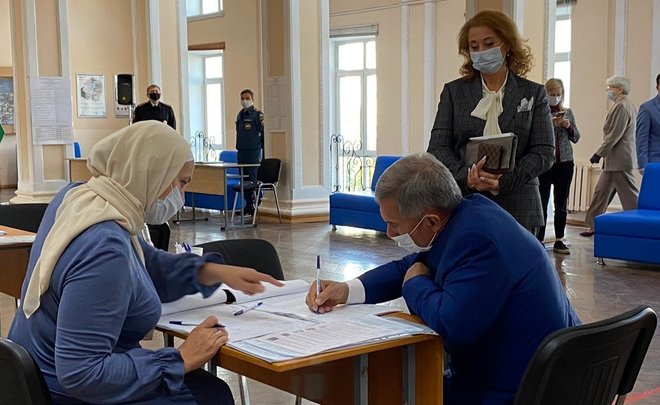 Минниханов и его супруга проголосовали на выборах