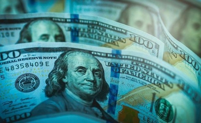 Курс доллара опустился ниже 53 рублей впервые с июня 2015 года