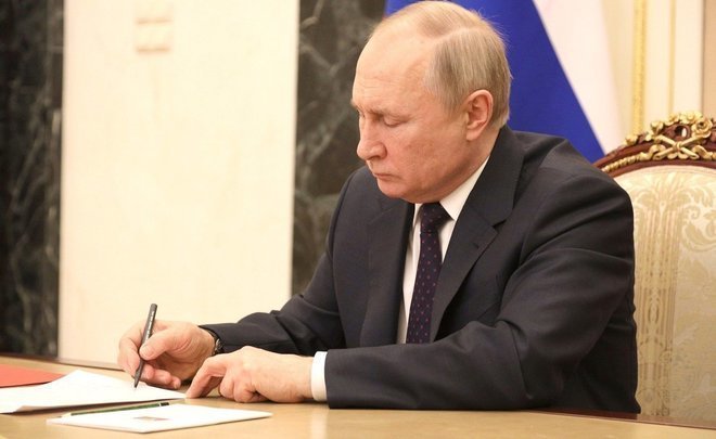 Путин упростил прием в российское гражданство для детей-сирот из ДНР и ЛНР