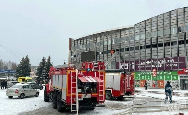 В торговом центре Челябинской области произошел пожар — пострадал один человек