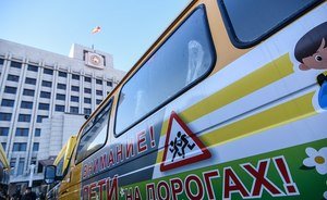 Медведев распорядился оснащать школьные автобусы «мигалками»
