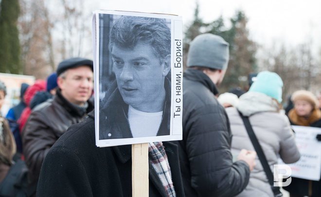 В Москве установили памятную доску Немцову