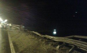 Водолазы обнаружили тело водителя фуры, упавшей с моста под Мамадышем