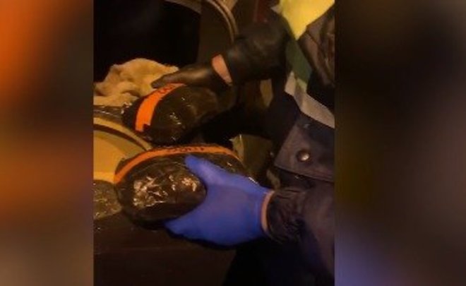 Инспекторы Казани нашли наркотики у жителя Московской области, предъявившего поддельные права