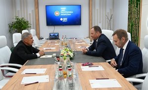Раис Татарстана обсудил реализацию проектов с представителем президента России в ПФО