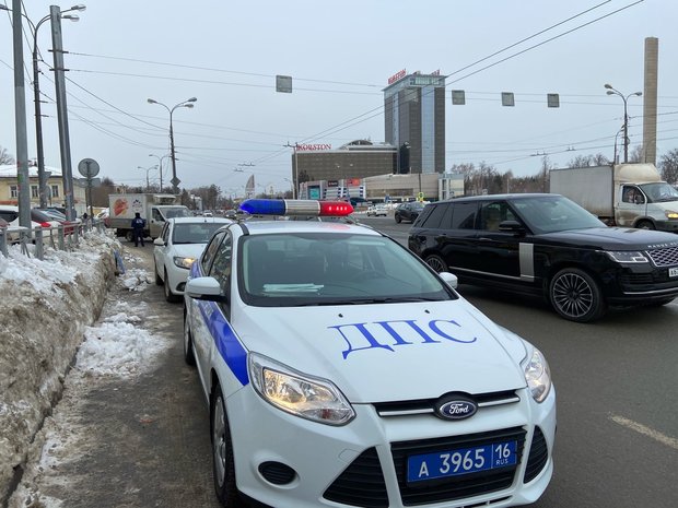 Татарка машина. Полицейская машина Татаров. Татарская машина. Крымскотатарская машина.