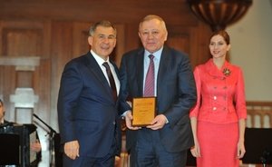 Рустам Минниханов наградил ТАИФ дипломом «Благотворитель года — 2017»