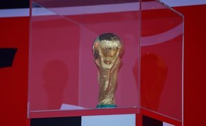 Кубок мира доставили на стадион «Лужники», где пройдет финал ЧМ-2018