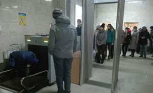 На станции «Площадь Тукая» в Казани из-за проверки личный вещей образовалась очередь из пассажиров