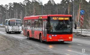 В Казани отстранили от работы водителя автобуса, из салона которого выпали женщина и 3-летний ребенок