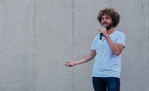 Блогер Илья Варламов после драки слонов назвал цирк средневековьем