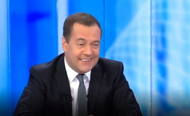 Медведев узнал типажи российских чиновников в сериале «Домашний арест»