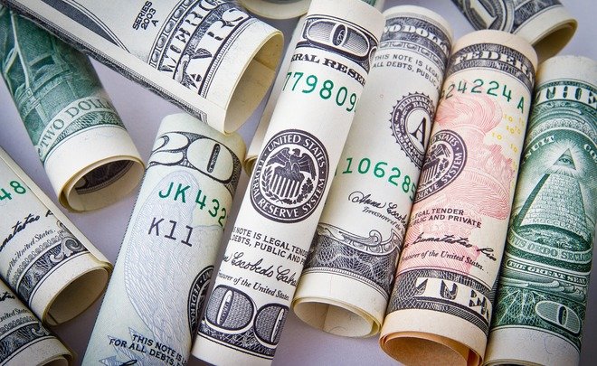 Курс доллара вырос на Мосбирже до 64,42 рубля