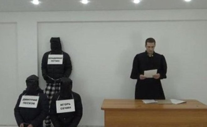 Полиция пришла с обыском к еще одному активисту из Татарстана из-за видео с «приговорами» Сечину и Пескову