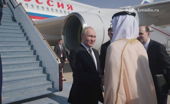 Владимир Путин прибыл в ОАЭ