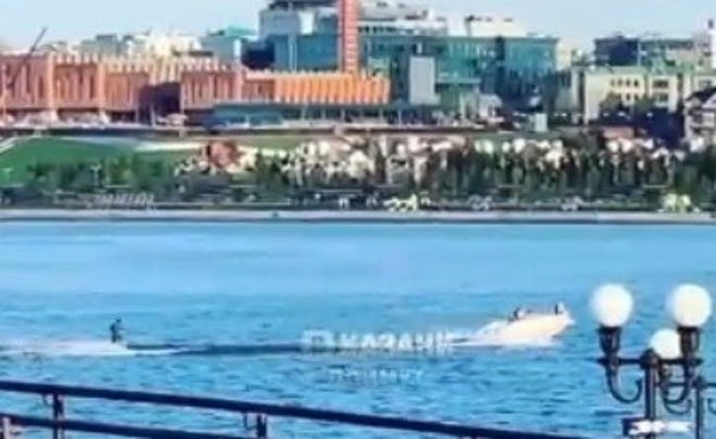 В Казани очевидцы засняли катающихся на водных лыжах во время режима самоизоляции