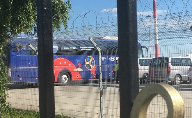 В аэропорт Казани подъехал автобус сборной Аргентины