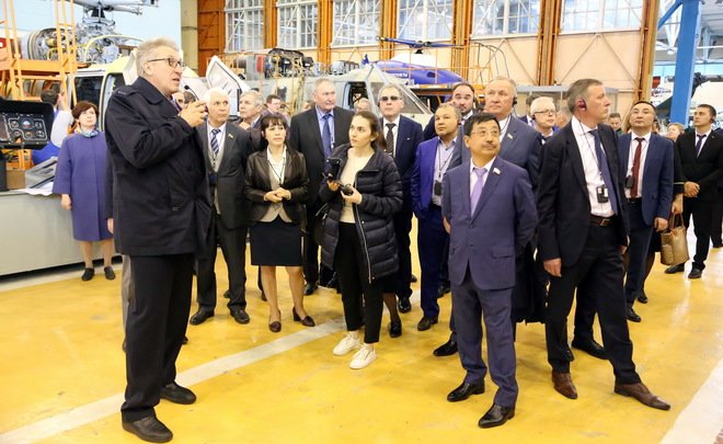 Депутаты Татарстана и Башкортостана обсудили на КВЗ цифровизацию предприятий авиастроительного комплекса