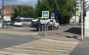 В Сети появилось видео с места ДТП у ТЦ «Бахадир» в Казани — пешеход в последний момент отбежал в сторону