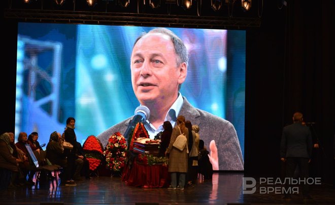 В Казани проходит церемония прощания с Эдуардом Хайруллиным