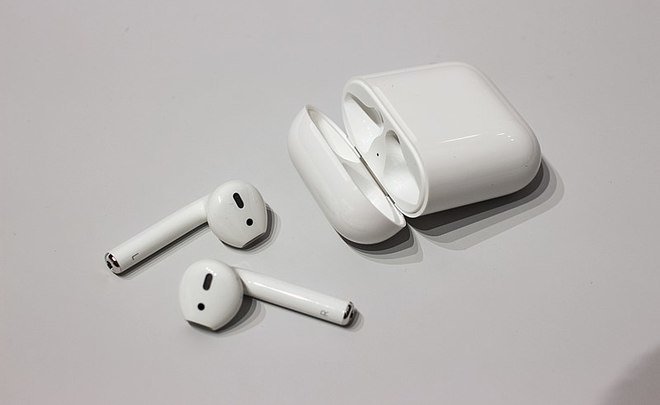 В США представили золотые AirPods за $10 тысяч