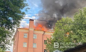 В Казани горит жилой дом на улице Чехова