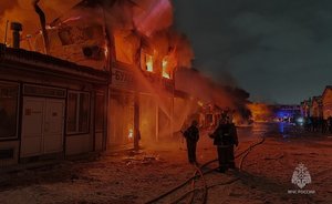 В Челнах потушили пожар на авторынке «Гараж-500»