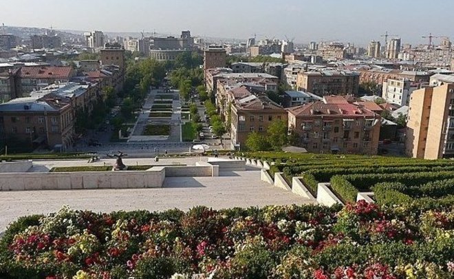 В Ереване люди вышли на митинг за выход Армении из ОДКБ