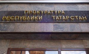 Казанских студентов обвинили в вандализме: разрисовали памятник и беседку у КФУ