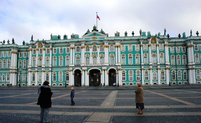 В Петербурге эвакуировали Эрмитаж из-за «телефонных террористов»