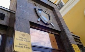В Нижнекамске прокуратура обязала УК устранить трещины на фасаде дома, из-за которых появилась плесень