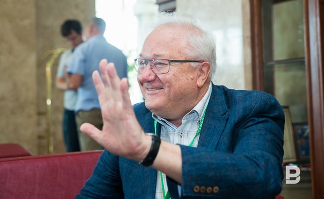 Академик Рашид Сюняев отмечает 75-летие